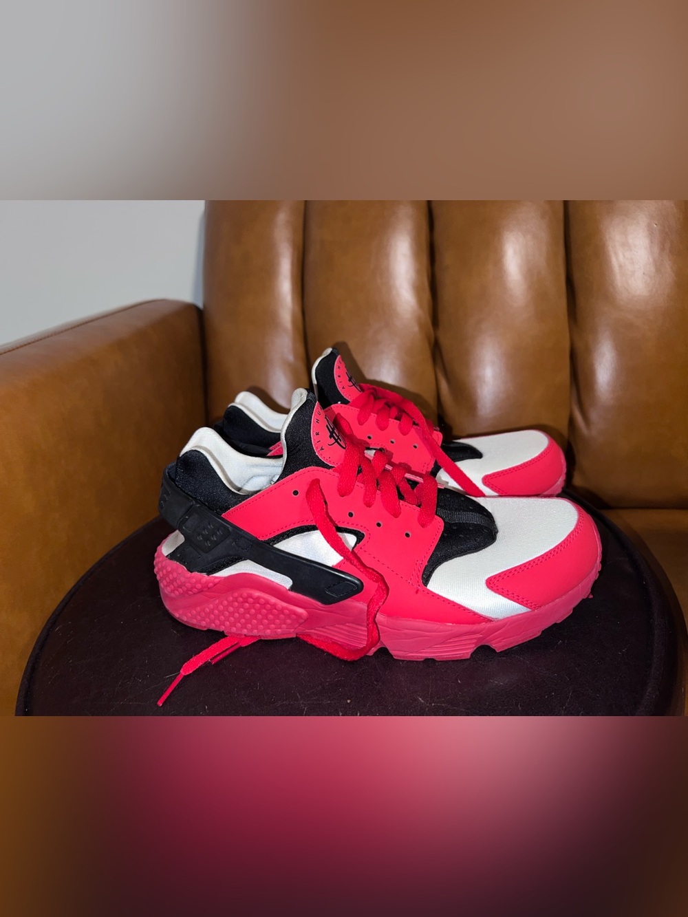 Nike Air Huarache Run "Bred"striking university red, black men’s size 9.5
